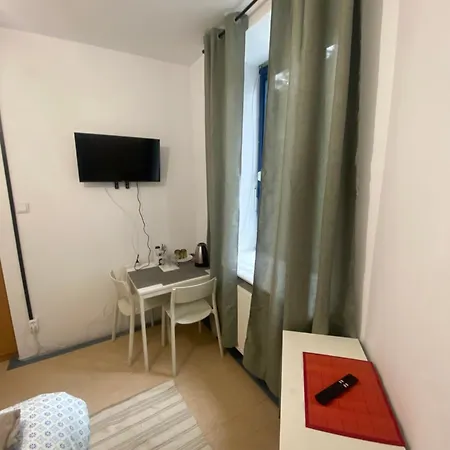 Penzion Diskrepant Budget Varšava