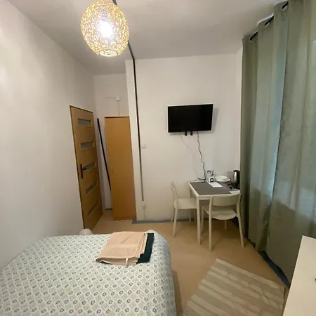 Penzion Diskrepant Budget Varšava